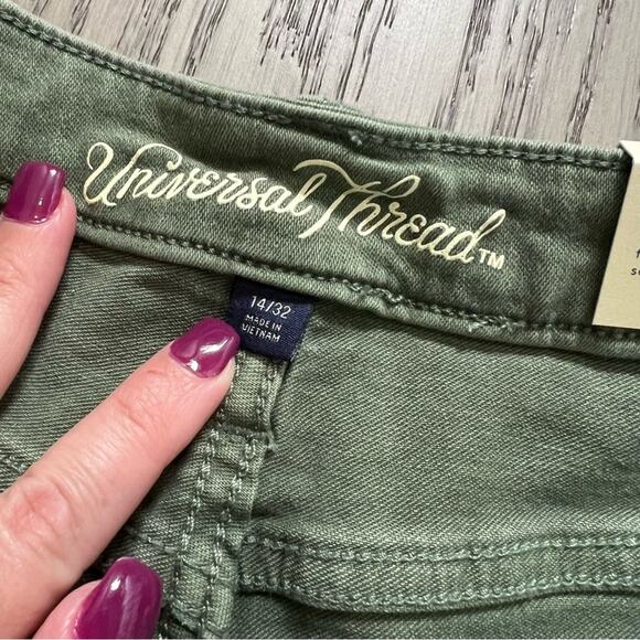 Universal Threads Green High Rise Midi Women's Shorts Size 14 - Picture 3 of 6